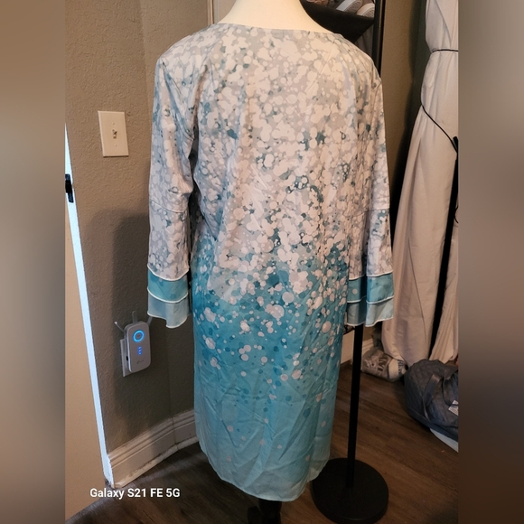 🩷 3/$15 Layered Midi Dress in Blues and White, Bell Type Sleeves, Medium - Picture 2 of 3